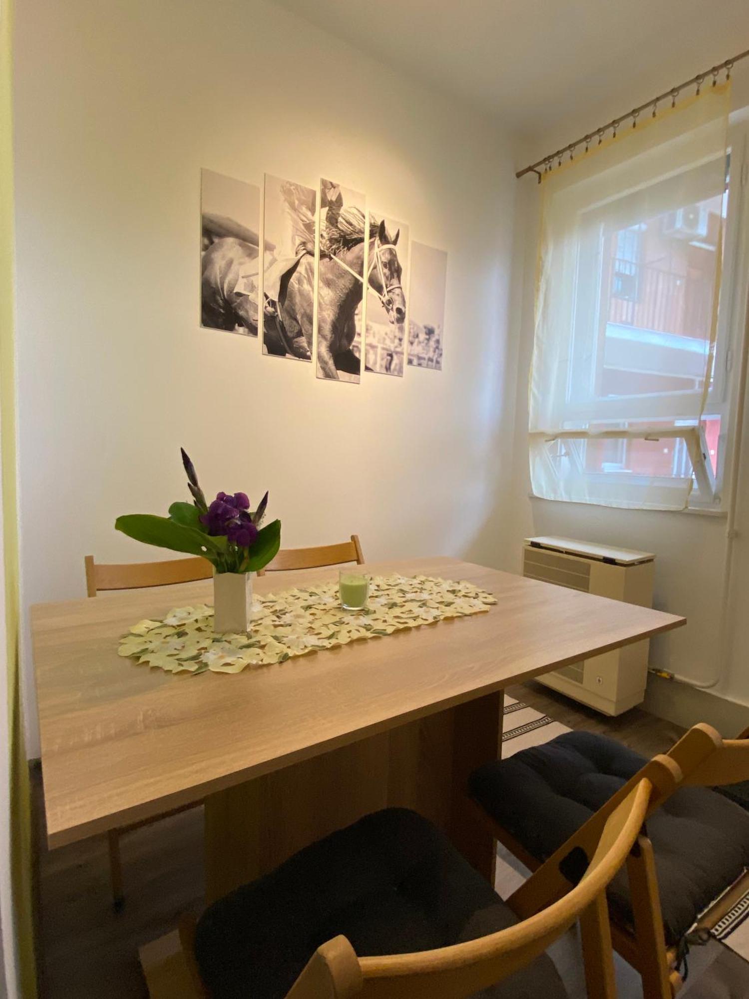 Kincsem Apartment *